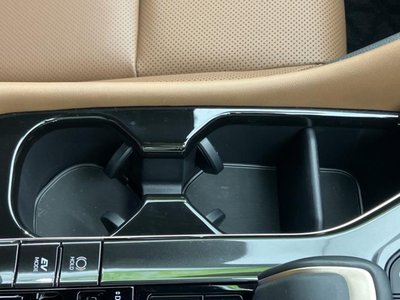 2025 Toyota CROWN ESTATE thumbnail 26