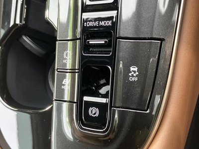 2025 Toyota CROWN ESTATE thumbnail 32