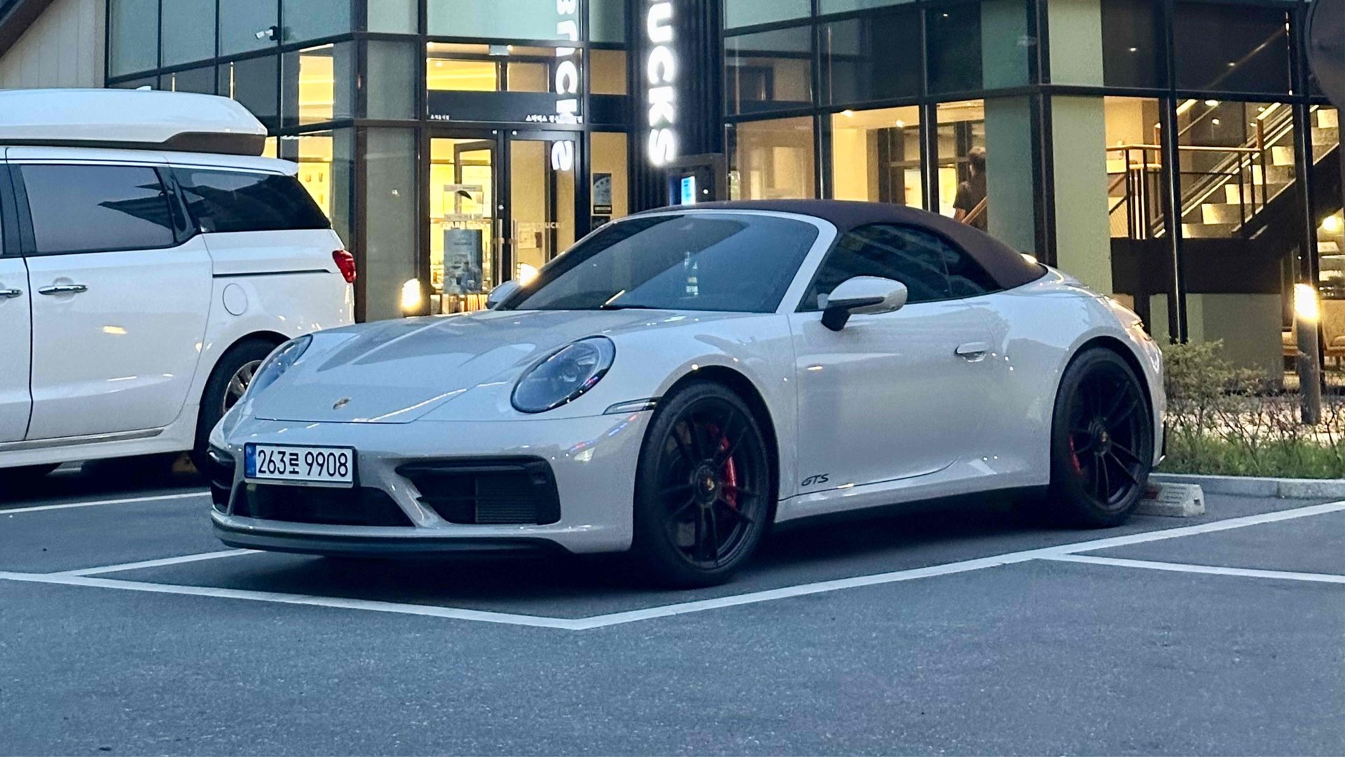 PORSCHE 911 - View 1