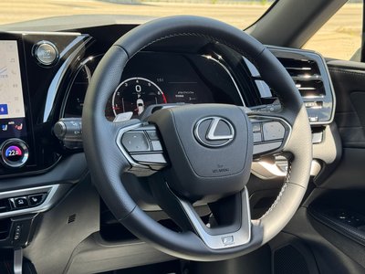 صورة مصغرة 41 لـ 2026 Lexus RX