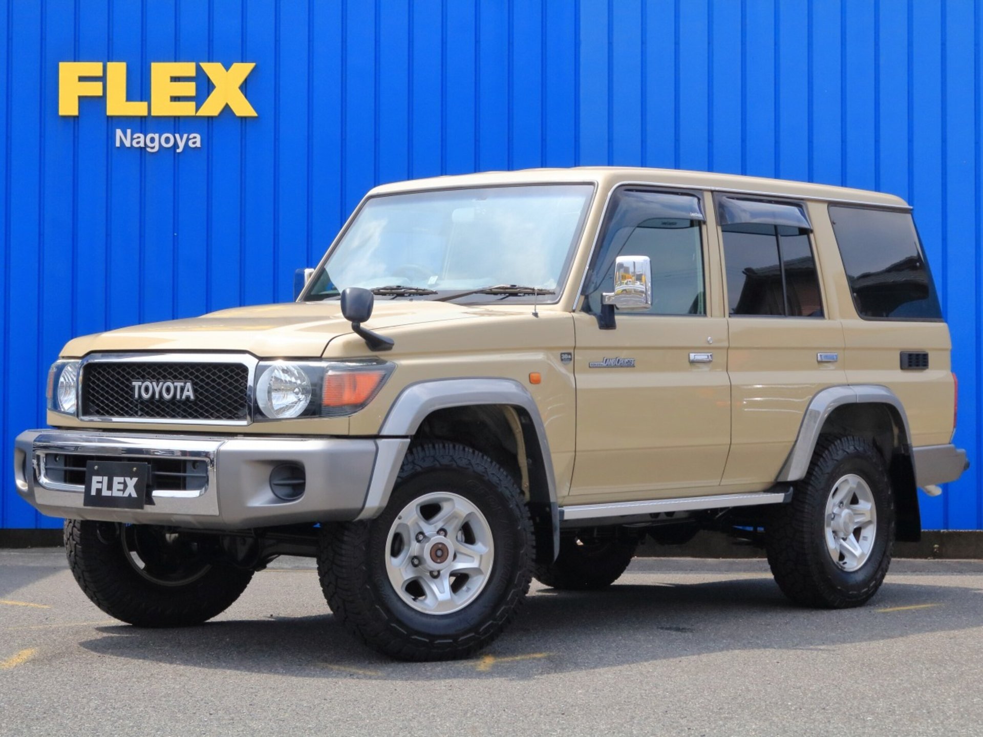 TOYOTA LAND CRUISER 70 - View 1