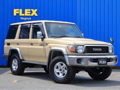 TOYOTA LAND CRUISER 70 - 6