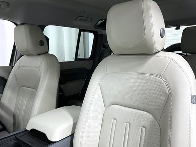 LAND ROVER DEFENDER - 8