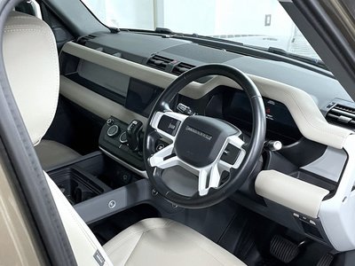 LAND ROVER DEFENDER - 7