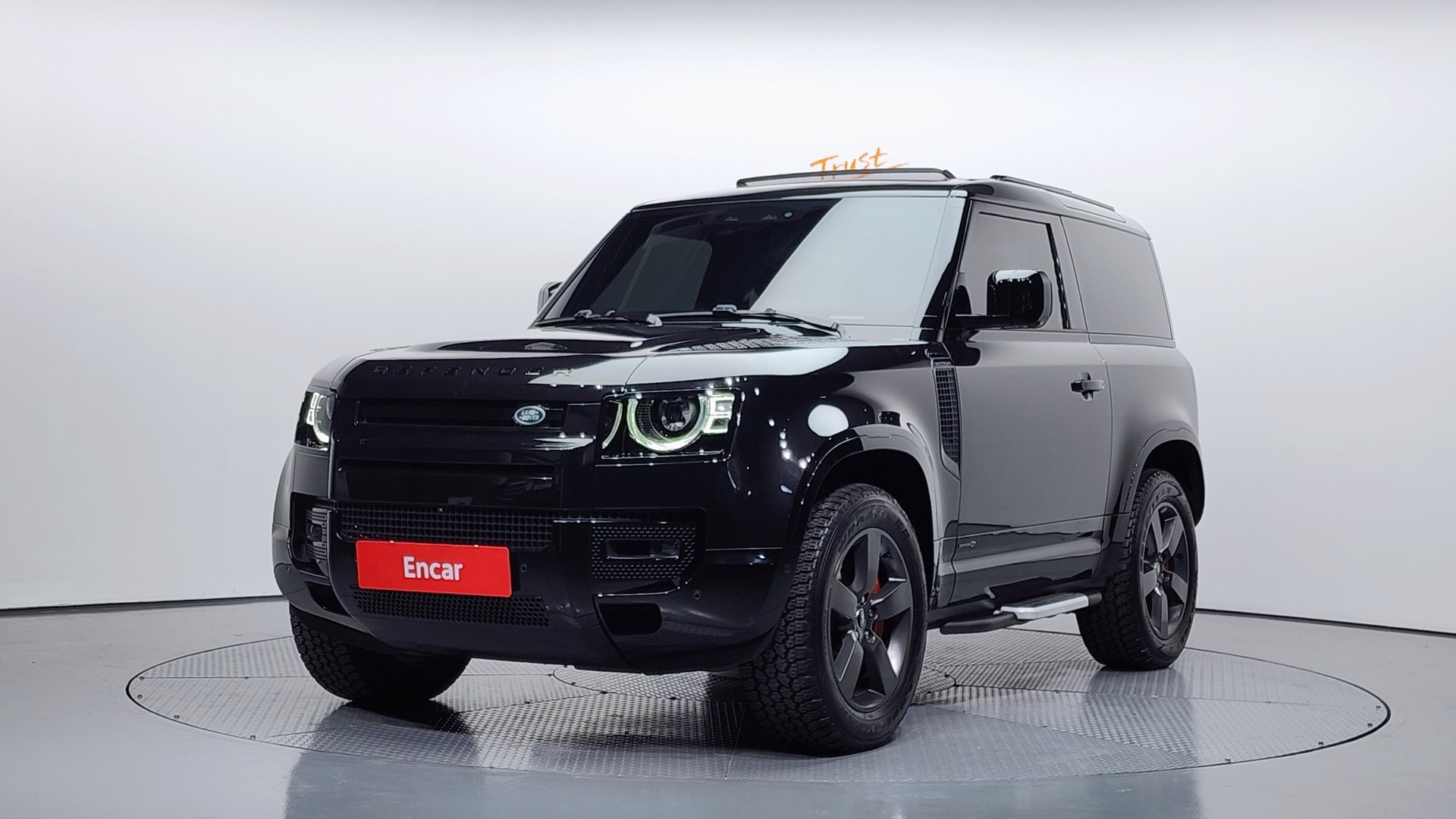 LAND ROVER DEFENDER - View 1