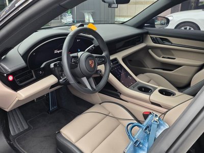 صورة 7 لـ 2026 Porsche TAYCAN
