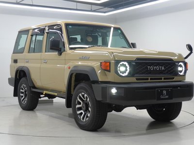 TOYOTA LAND CRUISER 70 - 3