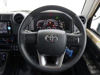 TOYOTA LAND CRUISER 70 - 10