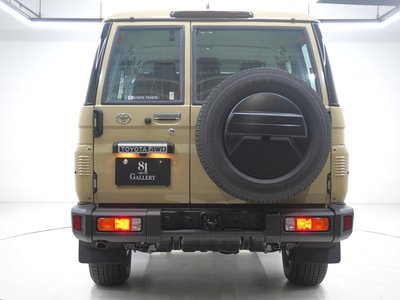 TOYOTA LAND CRUISER 70 - 6