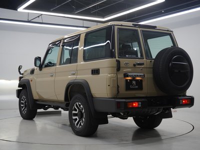 TOYOTA LAND CRUISER 70 - 7