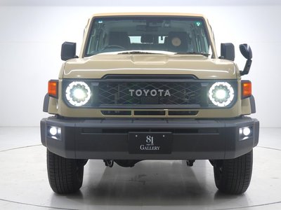TOYOTA LAND CRUISER 70 - 2