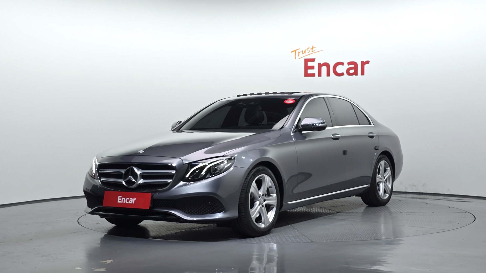 MERCEDES-BENZ E-CLASS - View 1