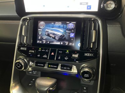 2022 Lexus LX — миниатюра 17