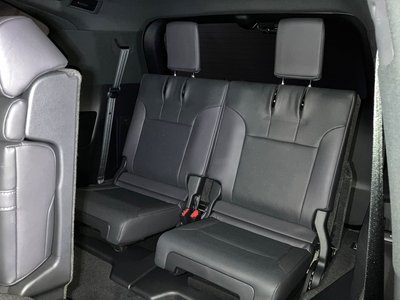 2022 Lexus LX — миниатюра 13