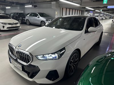 BMW 5 SERIES - 4