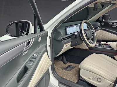2024 Genesis GV80 thumbnail 13