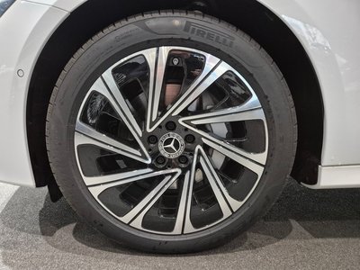 MERCEDES-BENZ E-CLASS - 6