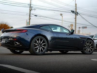 ASTON MARTIN DB11 - 3