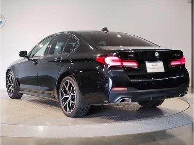 2021 BMW 5 SERIES — фото 7