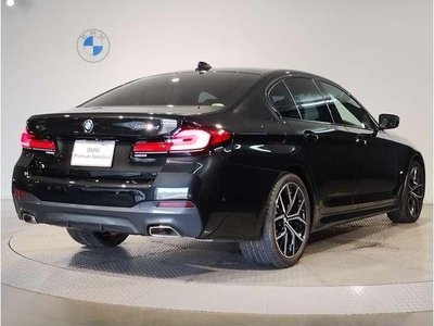 2021 BMW 5 SERIES — фото 3