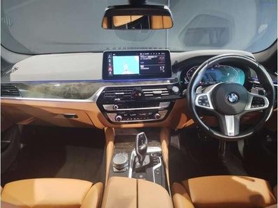 2021 BMW 5 SERIES — фото 2