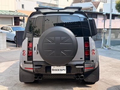LAND ROVER DEFENDER - 4