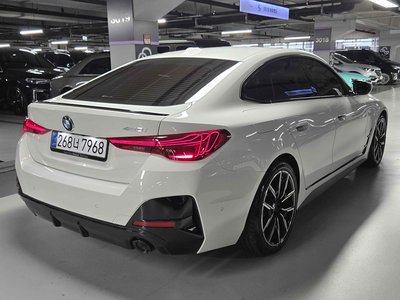 2025 BMW 4 SERIES photo 2