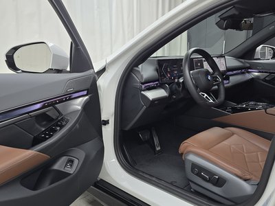 2025 BMW 5 SERIES — миниатюра 13