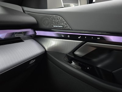 2025 BMW 5 SERIES — миниатюра 33