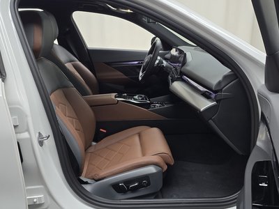 2025 BMW 5 SERIES — миниатюра 16