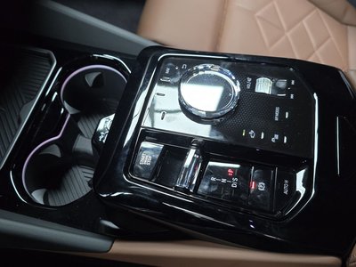 2025 BMW 5 SERIES — миниатюра 12