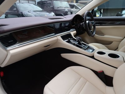 PORSCHE PANAMERA - 4