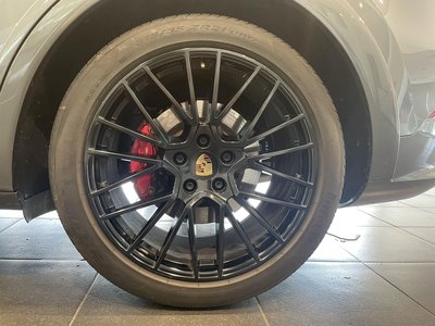 2021 Porsche CAYENNE — миниатюра 18