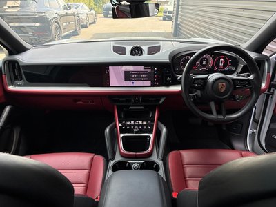 2023 Porsche CAYENNE 照片 2