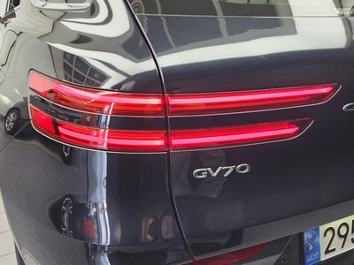 صورة 10 لـ 2024 Genesis GV70