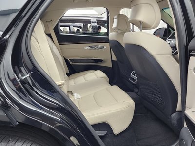 2024 Genesis GV70 thumbnail 18
