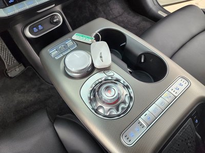 2023 Genesis GV60 — миниатюра 17