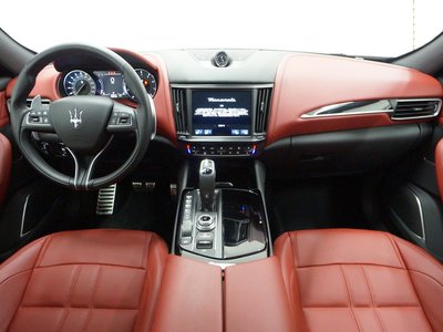 2022 Maserati LEVANTE photo 10