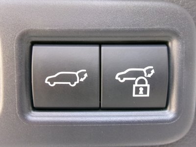صورة 10 لـ 2023 Lexus RX