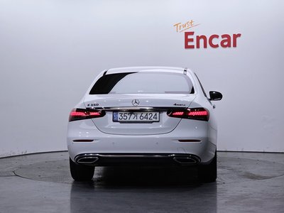 MERCEDES-BENZ E-CLASS - 4