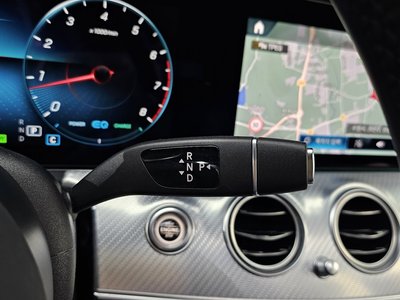 MERCEDES-BENZ E-CLASS - 9