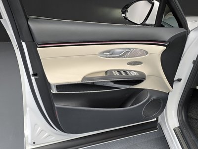 2024 Genesis GV70 thumbnail 14