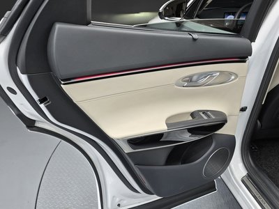2024 Genesis GV70 thumbnail 15