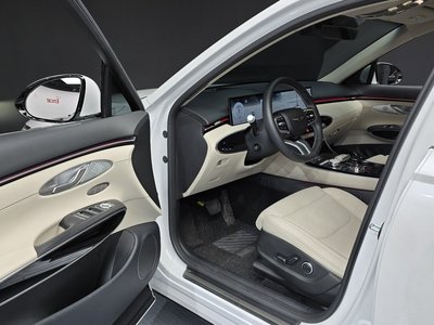 2024 Genesis GV70 thumbnail 13