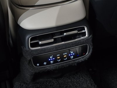 2024 Genesis GV70 thumbnail 28