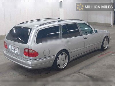 MERCEDES-BENZ E-CLASS - 5