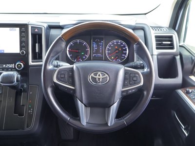 TOYOTA GRAND ACE - 8