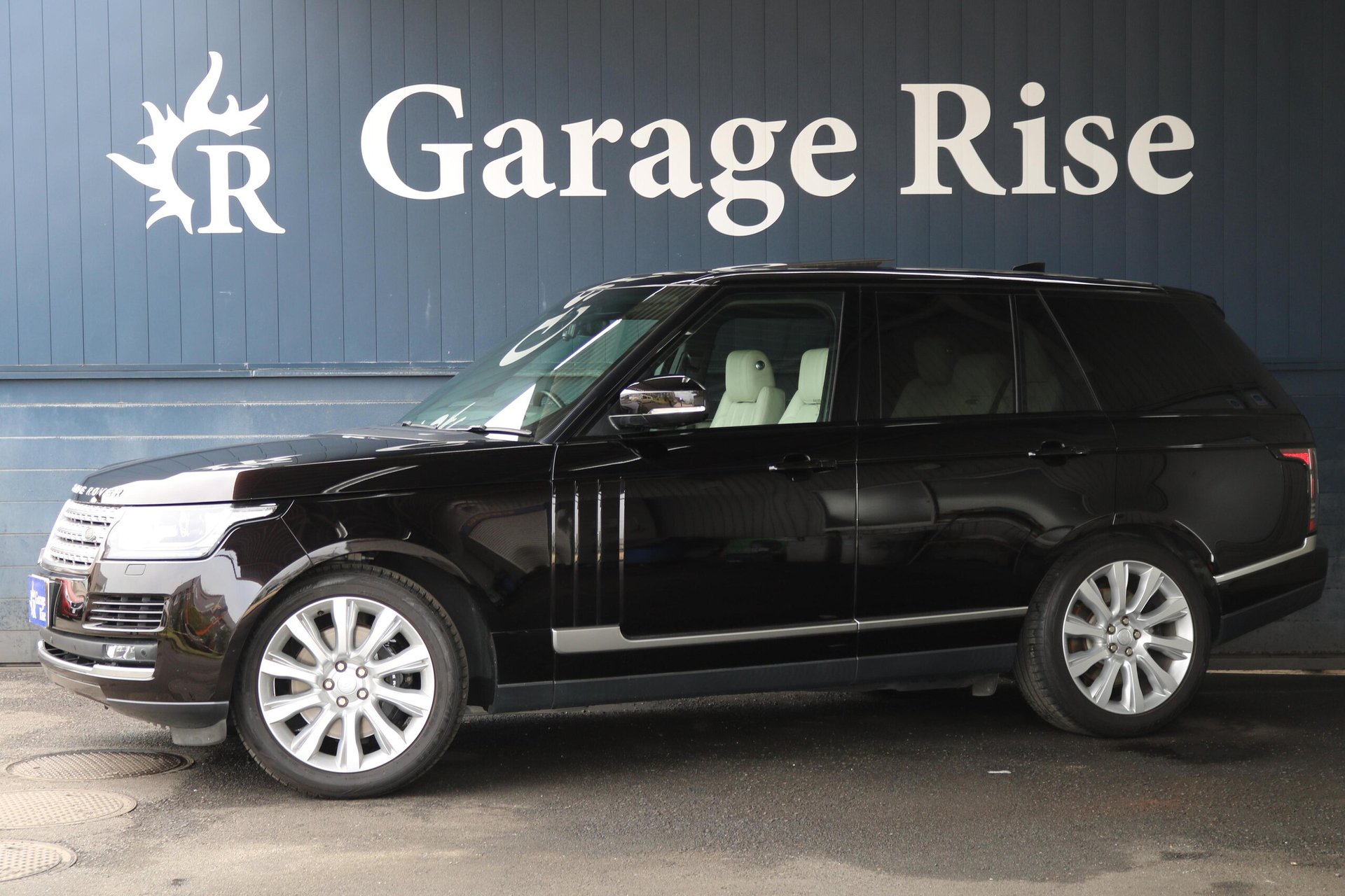 LAND ROVER RANGE ROVER - View 1