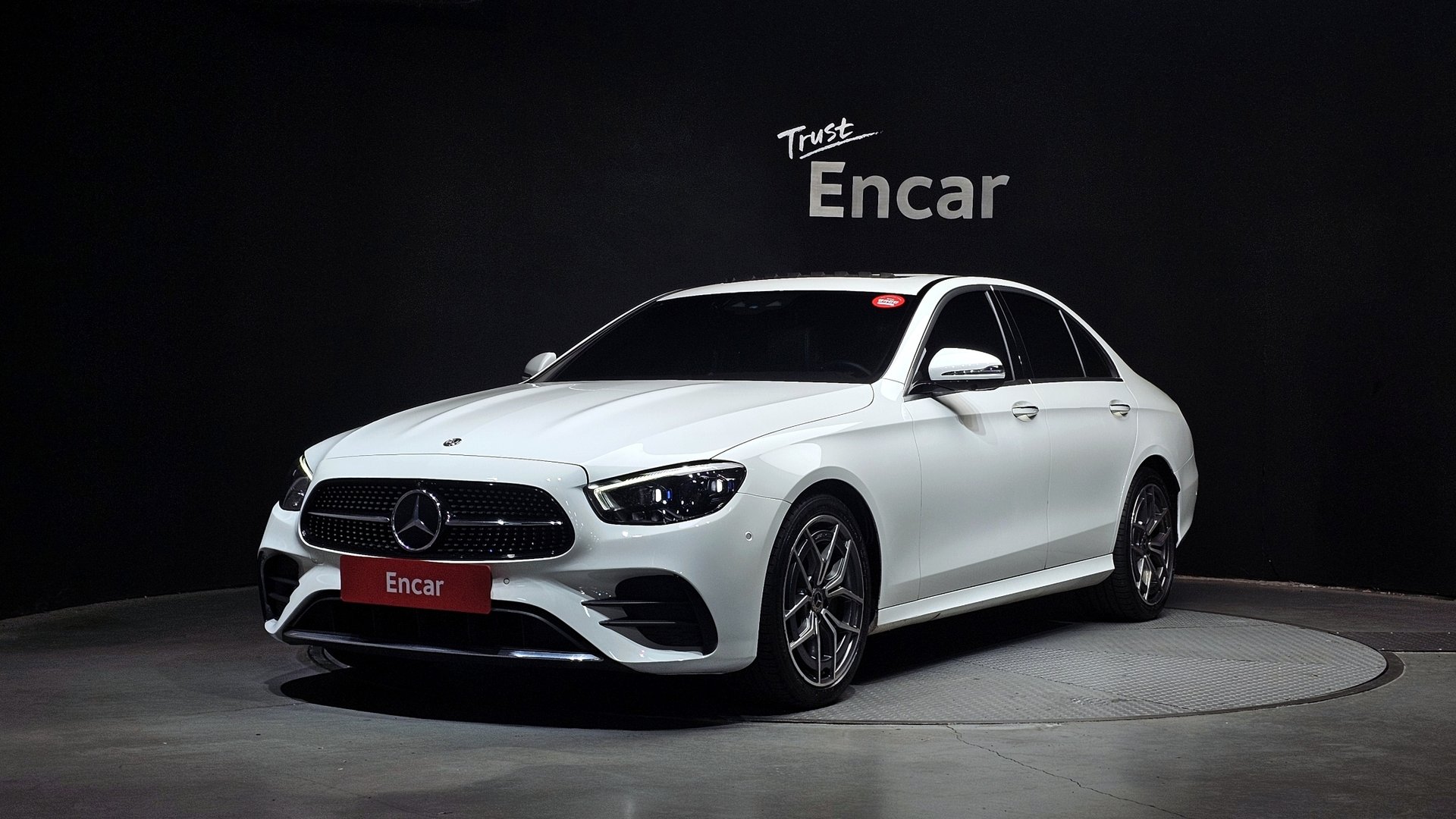 MERCEDES-BENZ E-CLASS - View 1