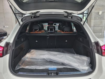 2025 Mercedes-BENZ GLC photo 8